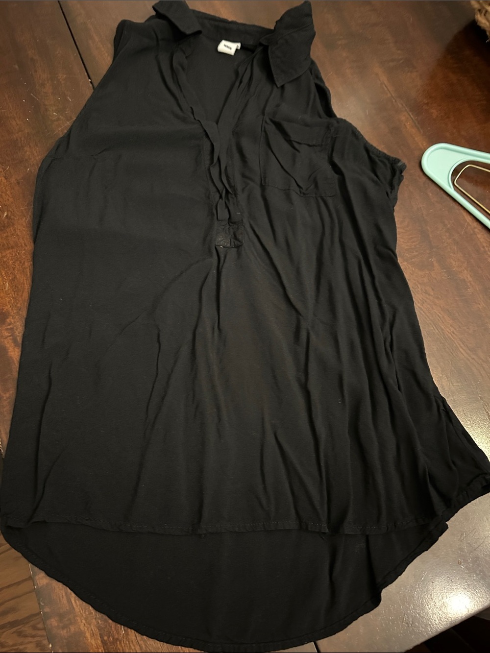 Old Navy Black Sleeveless Collared V-Neck Blouse